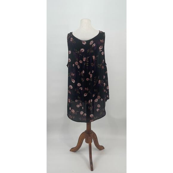 Torrid Black‎ Pink Purple Floral Top V-Neck Whimsigoth Ruffle Size 2X - Picture 2 of 8
